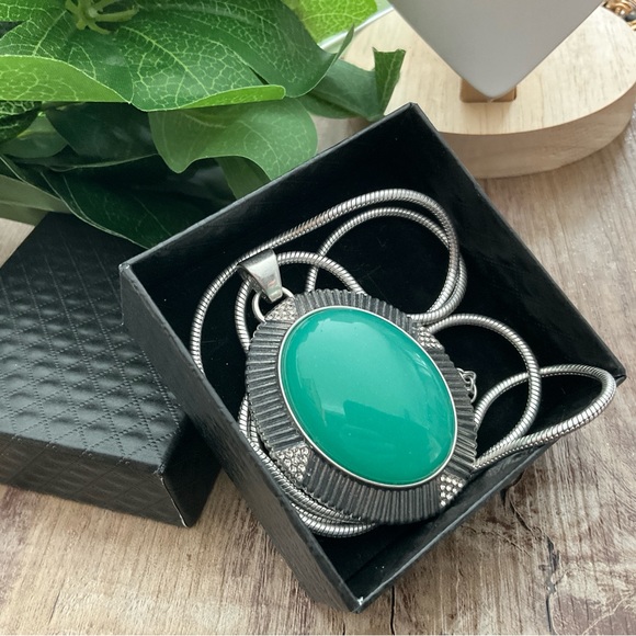 Beautiful Lia Sophia Long necklace with pendant - Picture 2 of 7